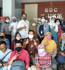 Gekraf Jatim dan UKM Mendunia Chapter Surabaya Mengadakan Workshop Fotografi Digital Marketing untuk UMKM dengan Difasilitasi oleh Dinas Koperasi dan UMKM Jawa Timur