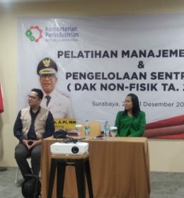 Kepala Dinas Perindustrian Kota Sorong Papua Barat Daya Membuka Kegiatan Pelatihan Manajemen Mutu dan Pengelolaan Sentra IKM DAK Non-Fisik TA 2022 di Surabaya