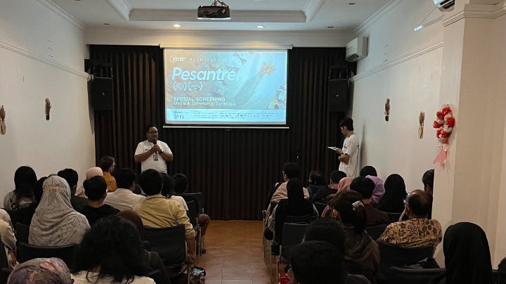 Roadshow film Pesantren di Surabaya dengan menggandeng Komunitas Festcil dan Artchemist